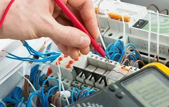 Professional electrician in Fulham